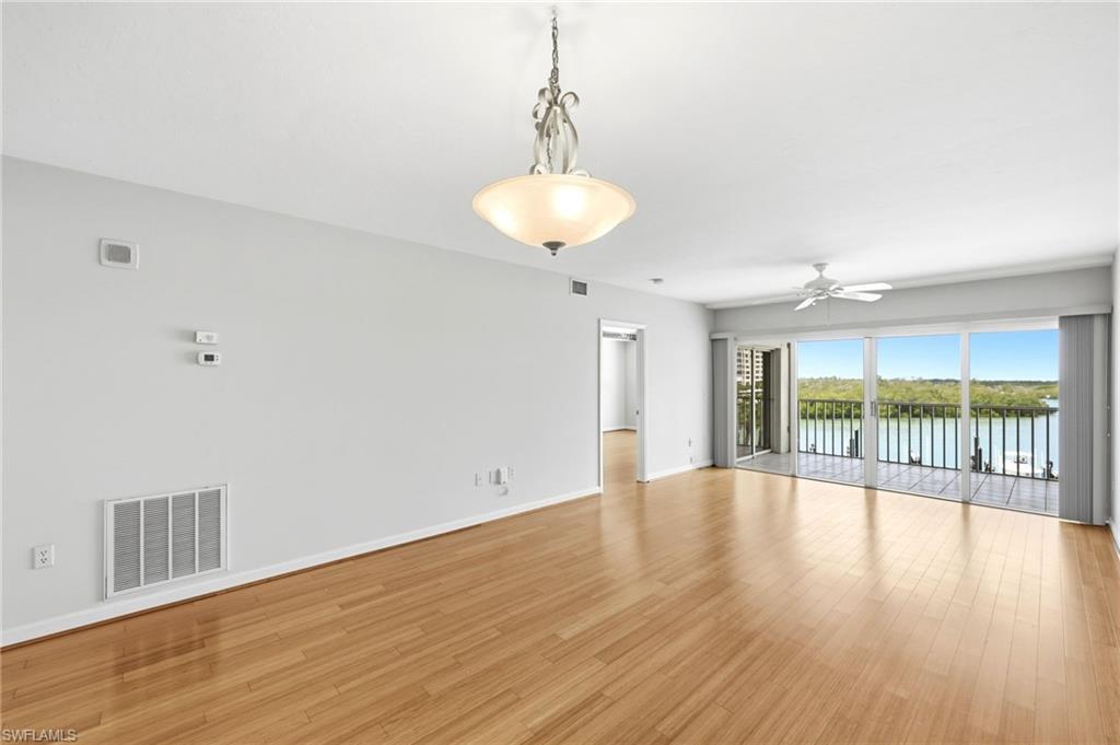 MARINA BAY CLUB OF NAPLES - Residential