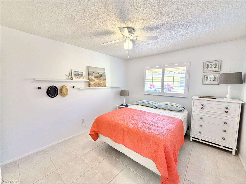 GLADES COUNTRY CLUB - Residential Lease