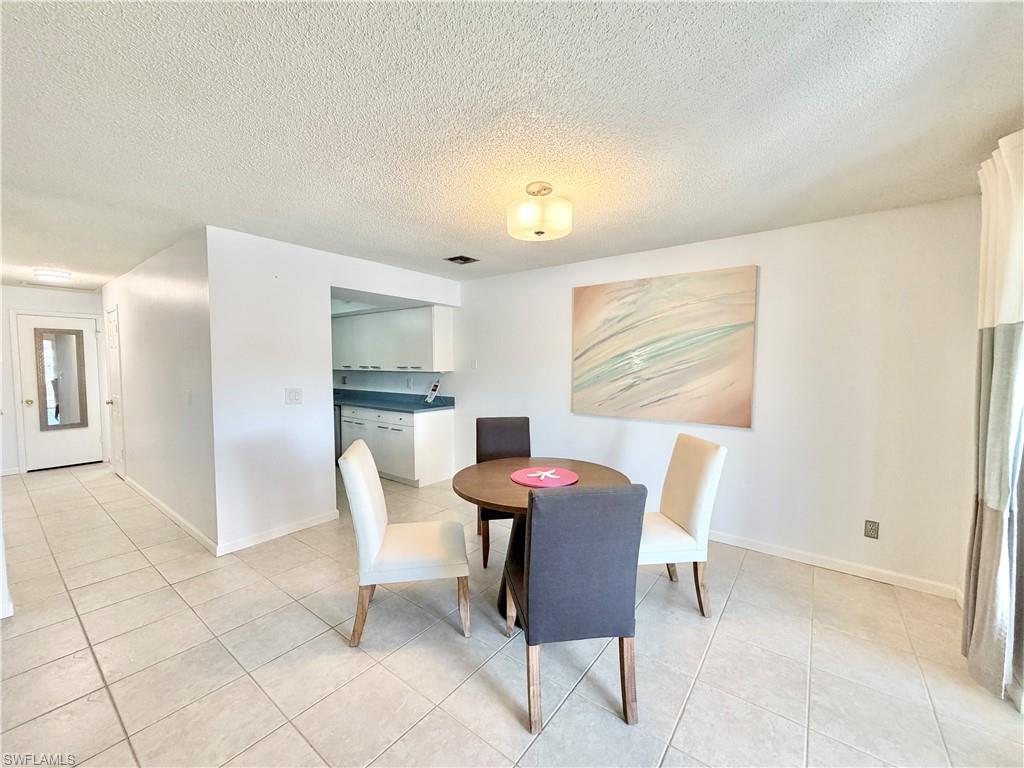 GLADES COUNTRY CLUB - Residential Lease