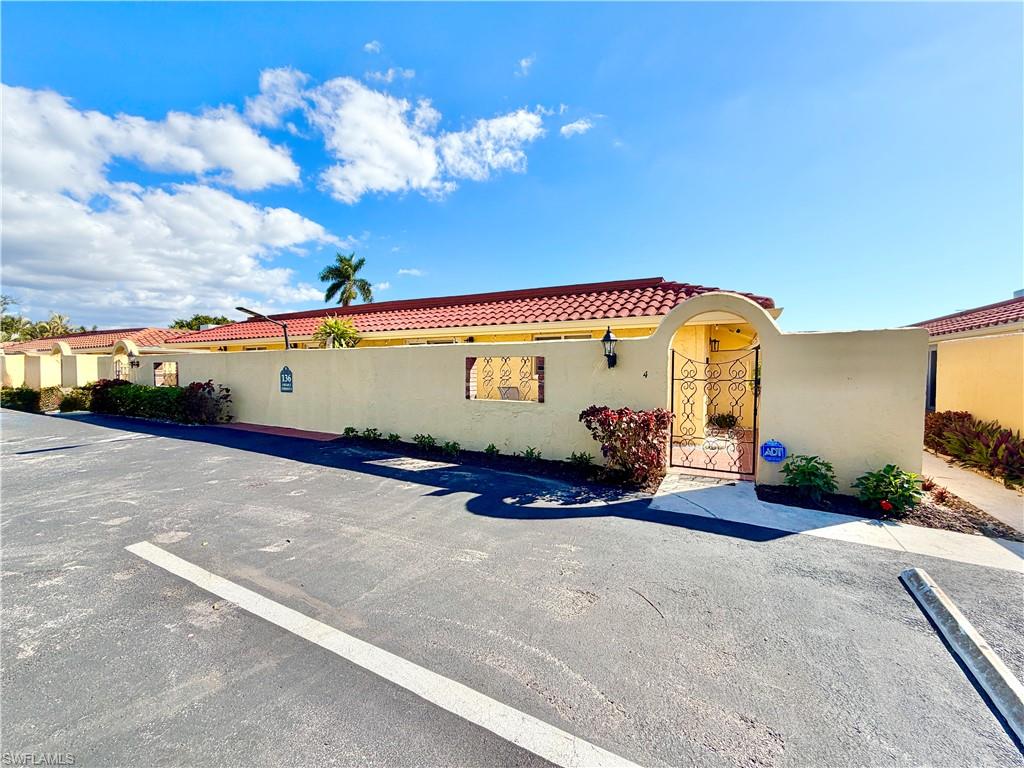 GLADES COUNTRY CLUB - Residential Lease