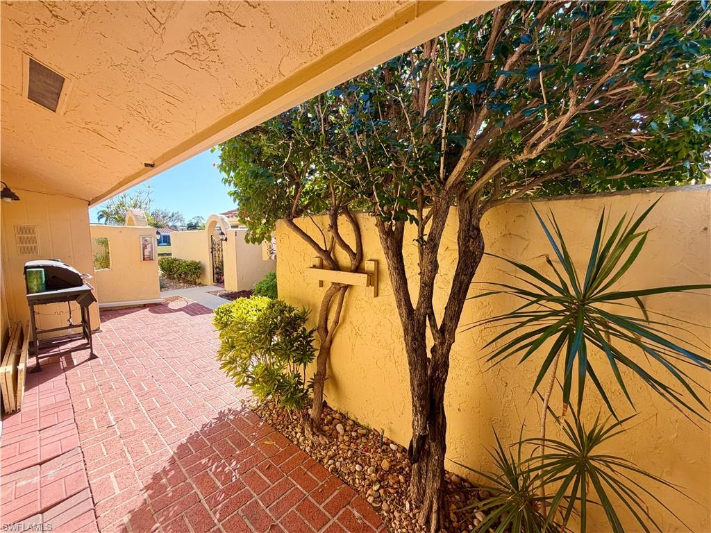 GLADES COUNTRY CLUB - Residential Lease