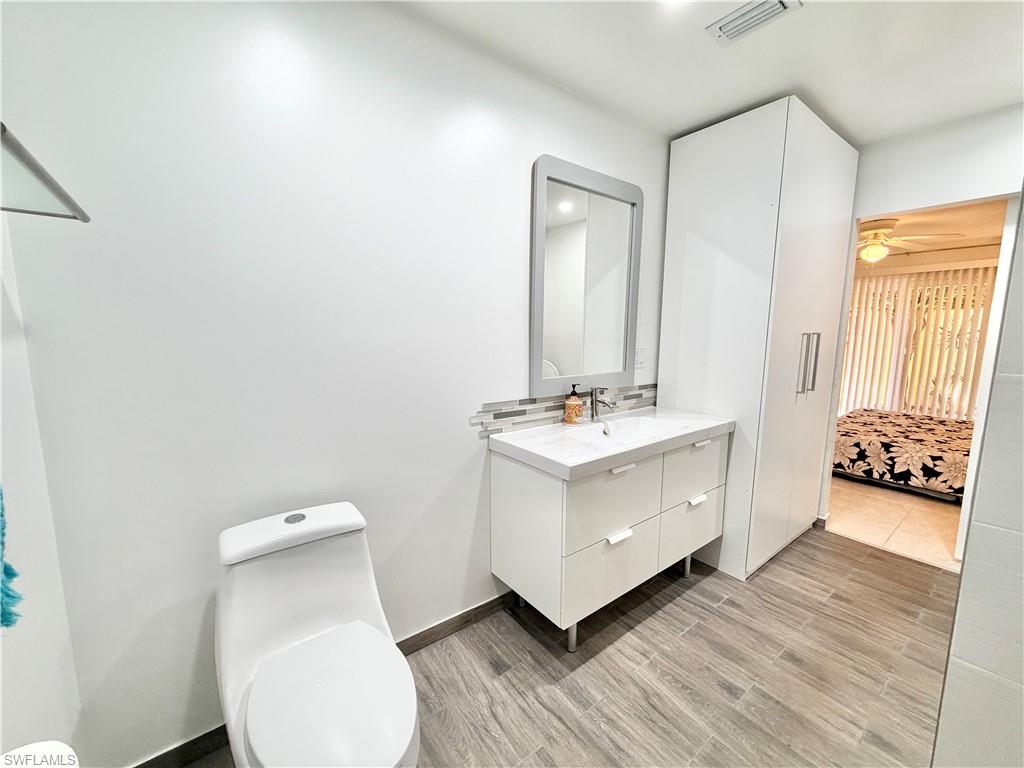 GLADES COUNTRY CLUB - Residential Lease