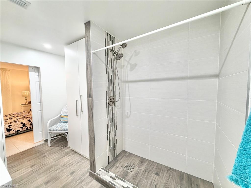 GLADES COUNTRY CLUB - Residential Lease