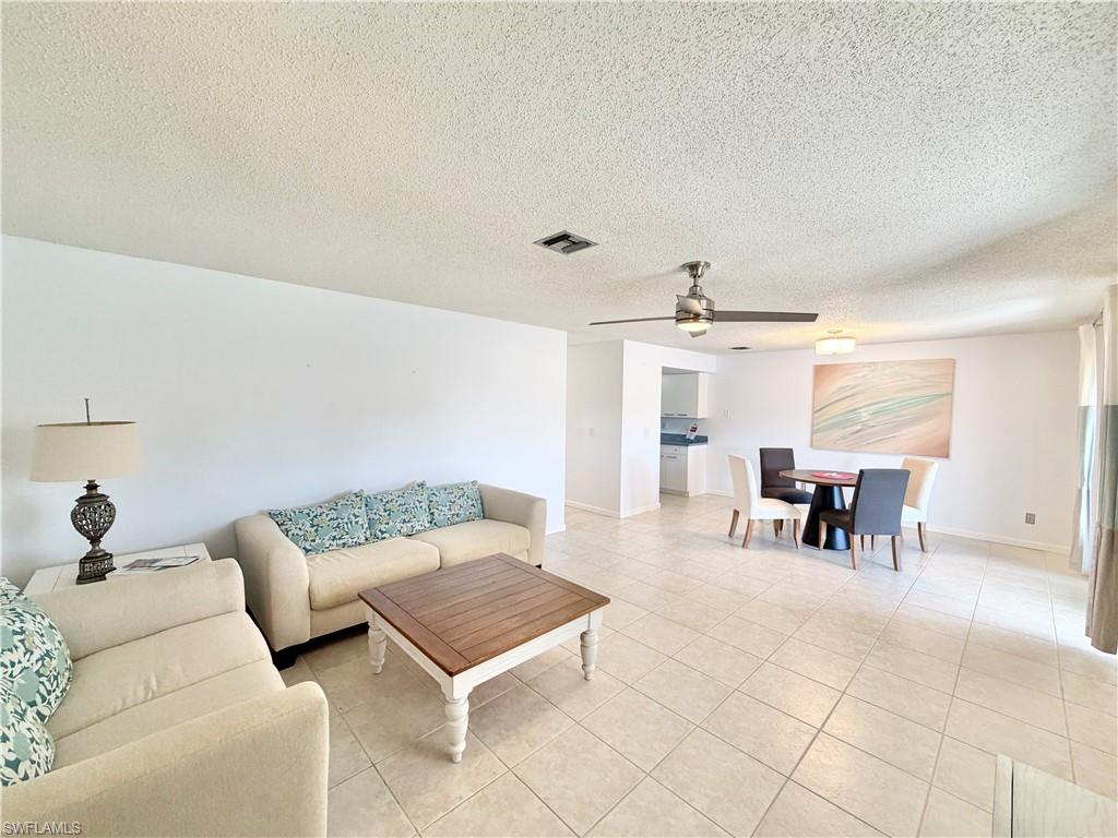 GLADES COUNTRY CLUB - Residential Lease