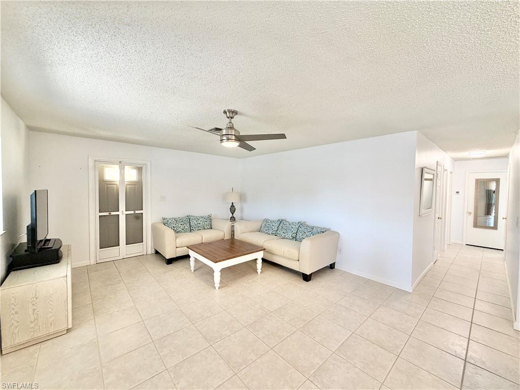 GLADES COUNTRY CLUB - Residential Lease