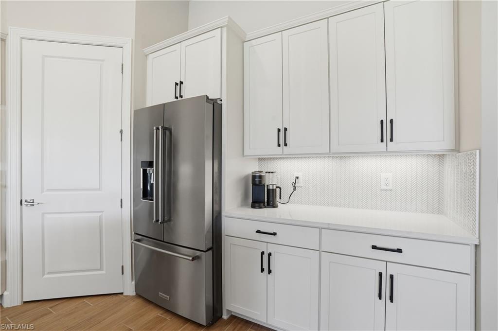 COUNTRY CLUB - Residential