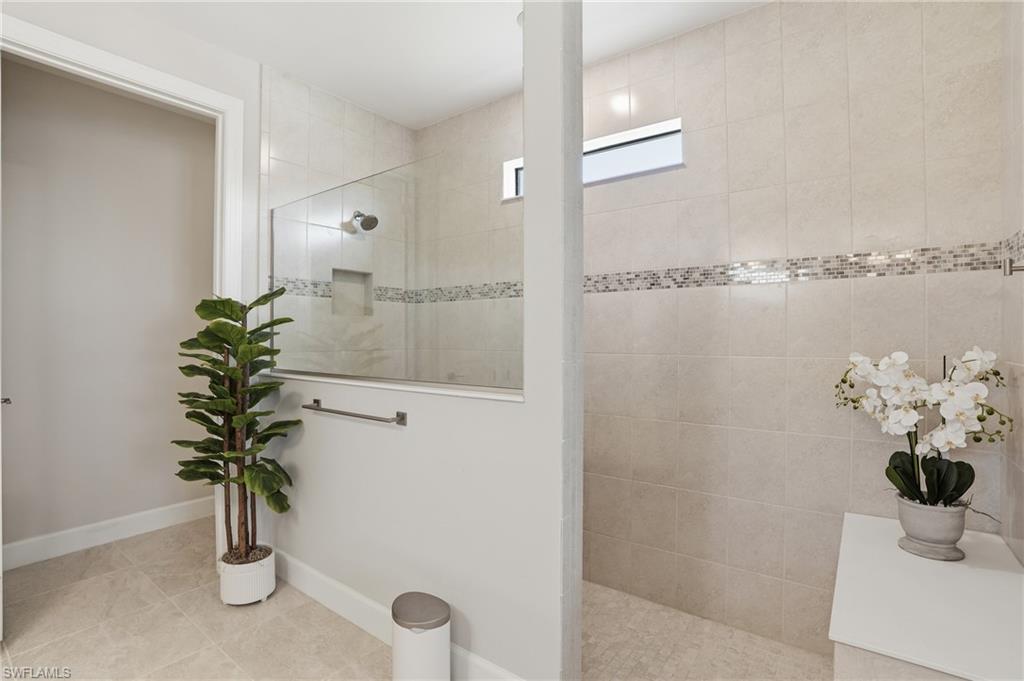 COUNTRY CLUB - Residential