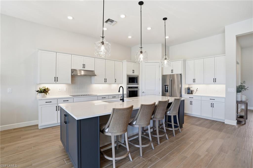 COUNTRY CLUB - Residential