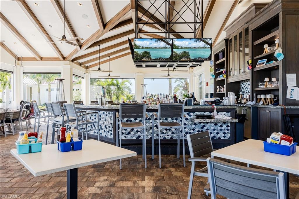 COUNTRY CLUB - Residential