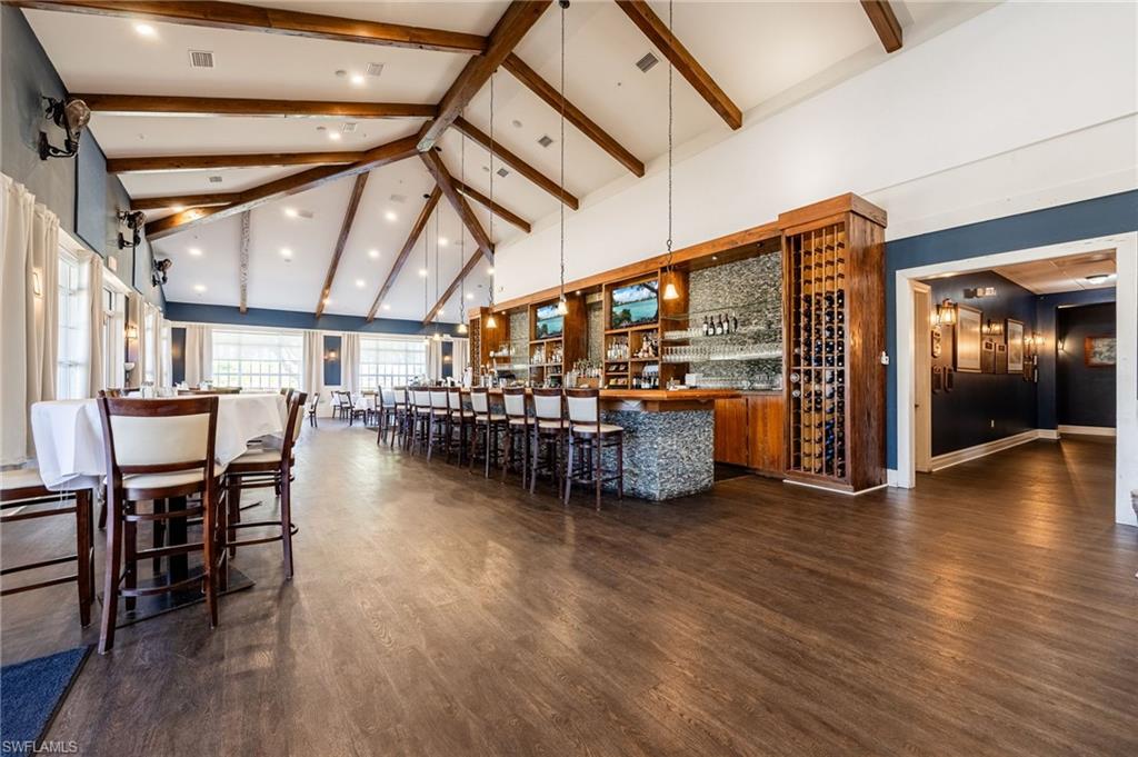 COUNTRY CLUB - Residential