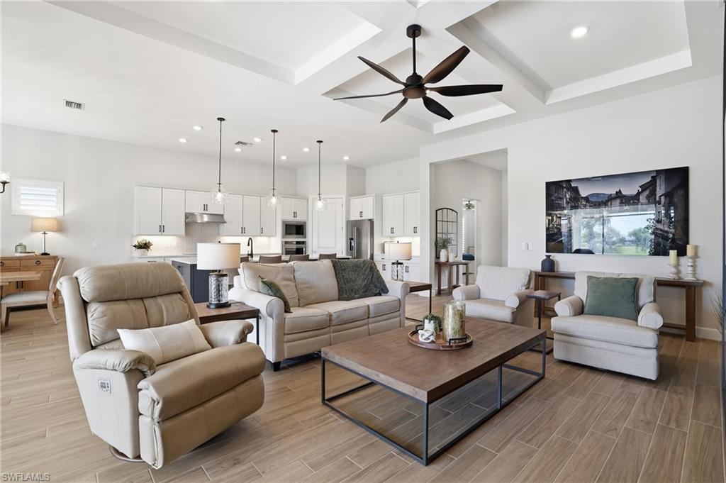 COUNTRY CLUB - Residential