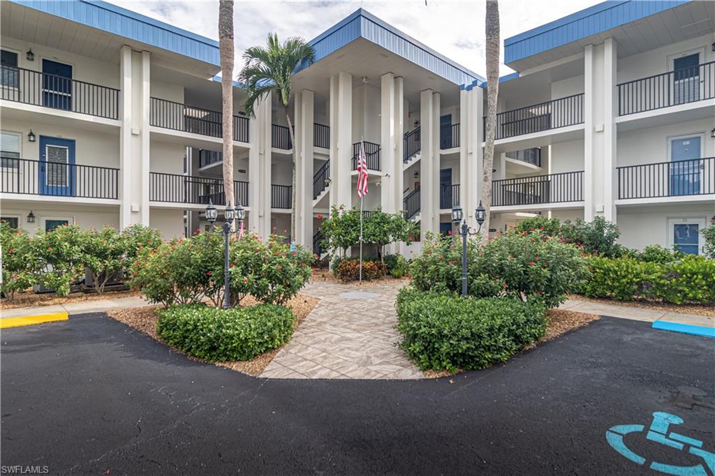SEVEN LAKES - Residential