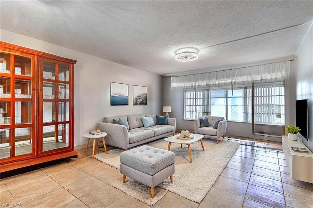 SEVEN LAKES - Residential