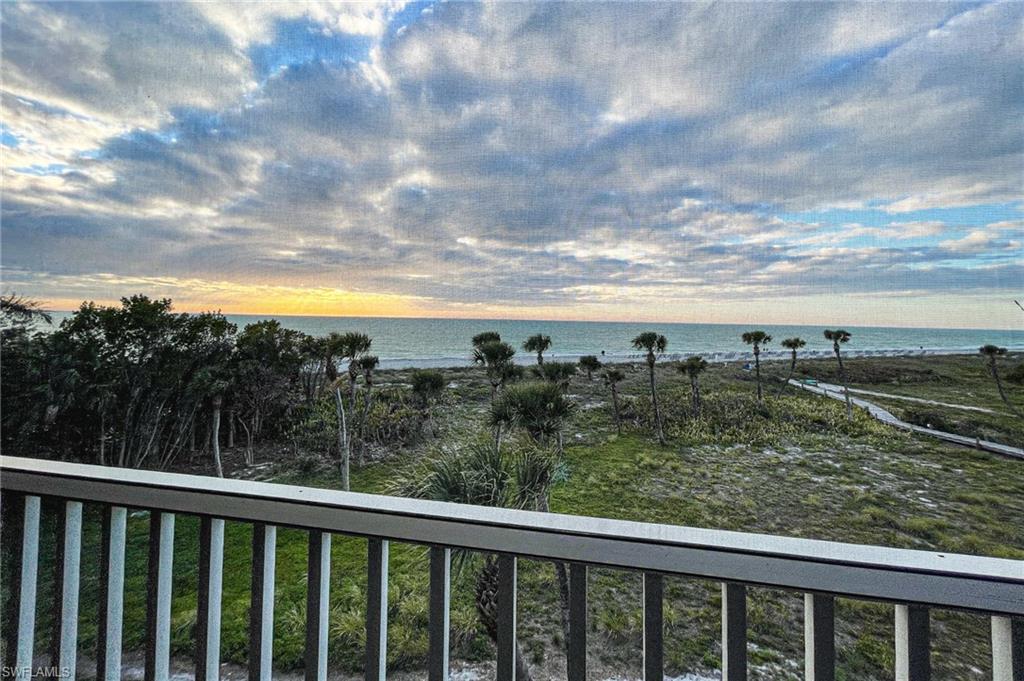 BEACH VILLAS CONDO - Residential