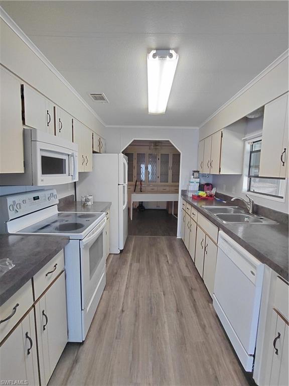 SEMINOLE MANOR - Residential