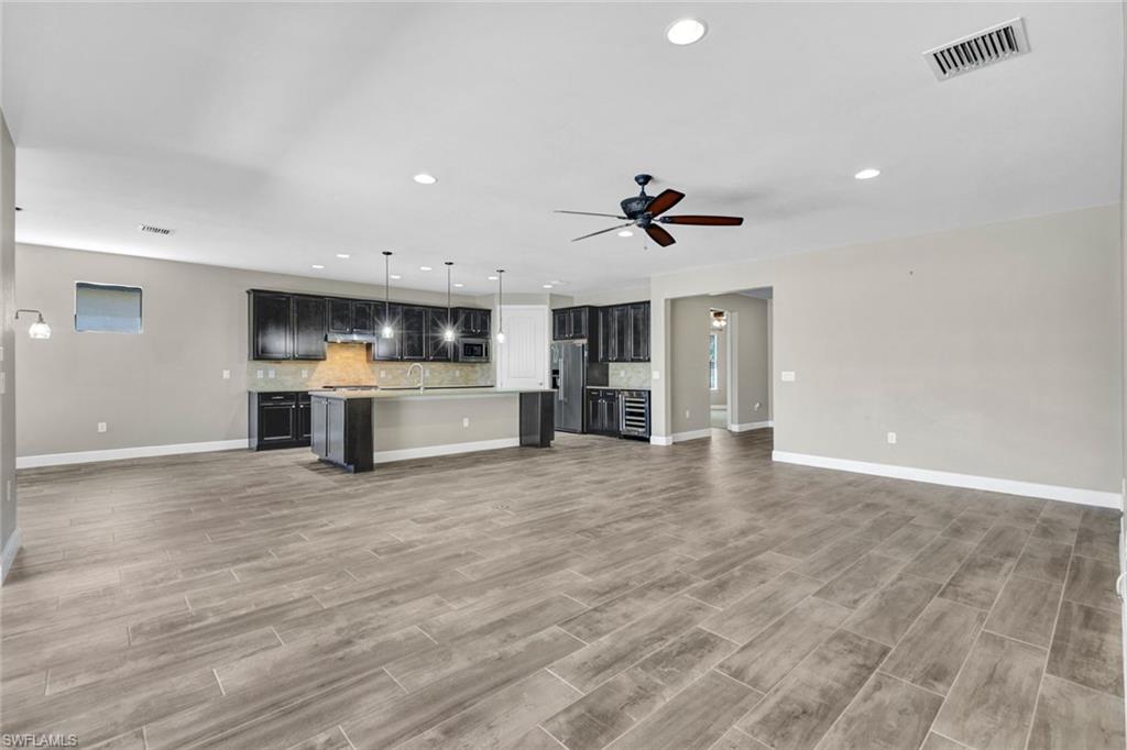 CAMDEN SQUARE - Residential