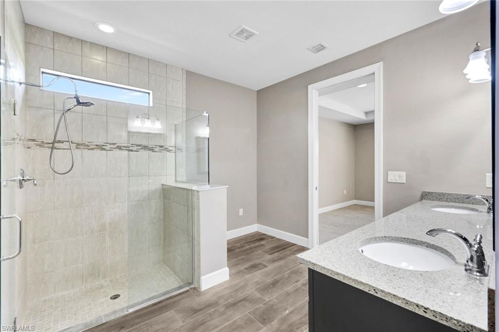 CAMDEN SQUARE - Residential