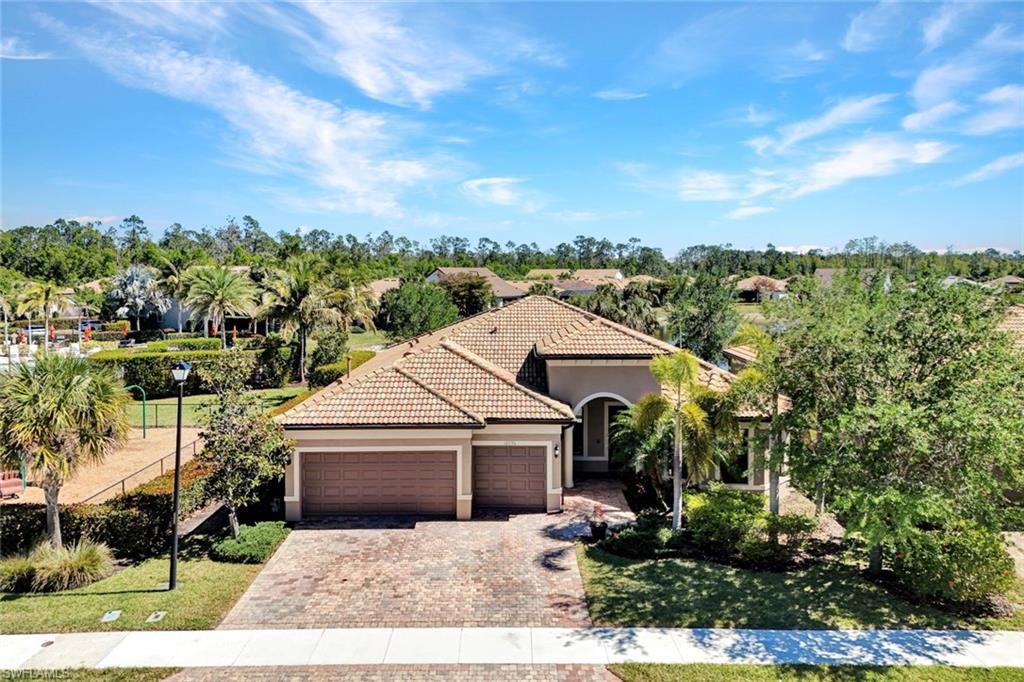 CAMDEN SQUARE - Residential