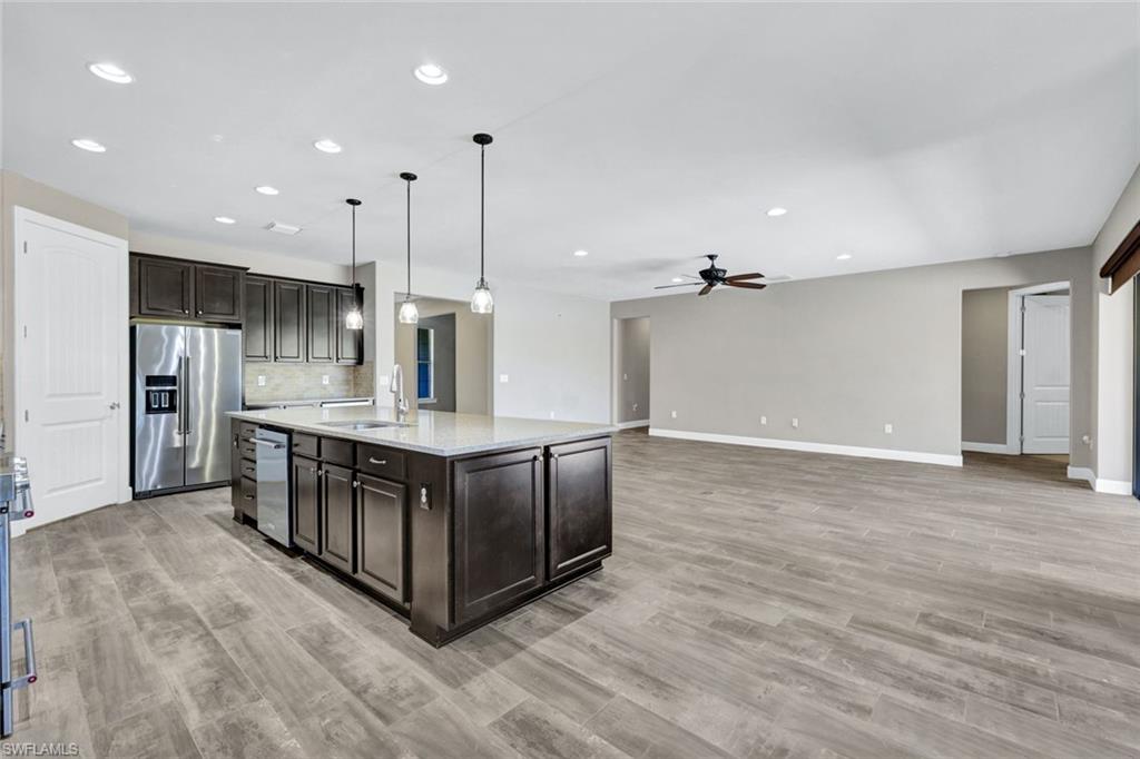 CAMDEN SQUARE - Residential