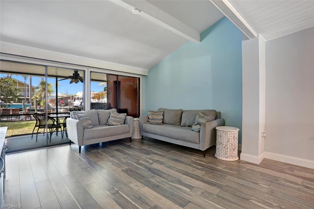 IMPERIAL SHORES - Residential