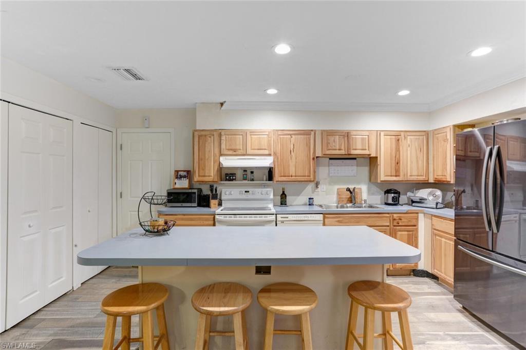 IMPERIAL SHORES - Residential