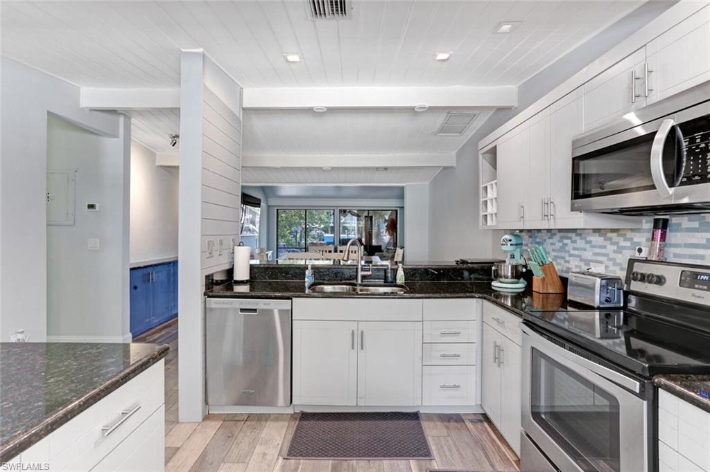 IMPERIAL SHORES - Residential