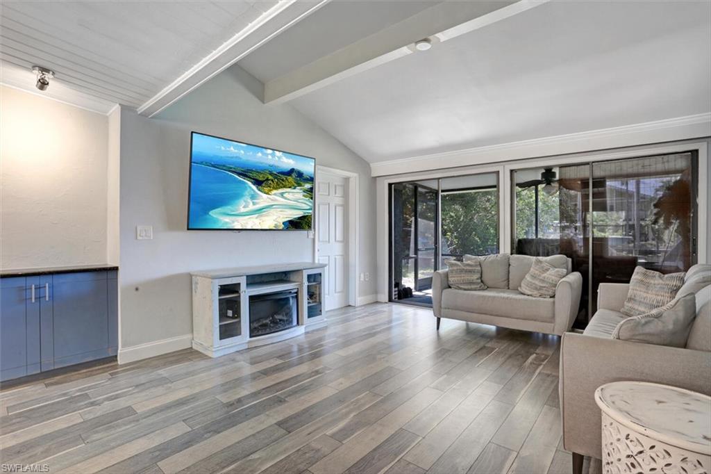 IMPERIAL SHORES - Residential