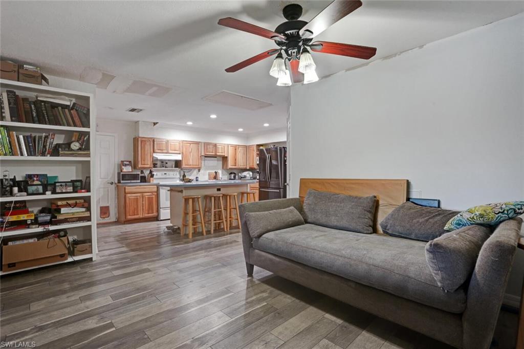 IMPERIAL SHORES - Residential