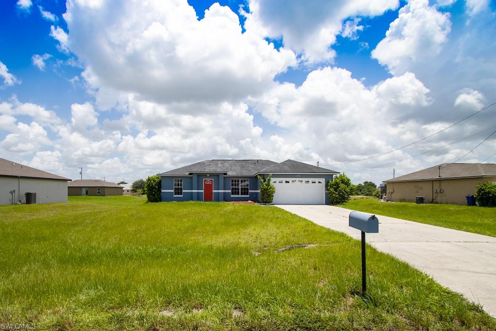 MIRROR LAKES - Residential