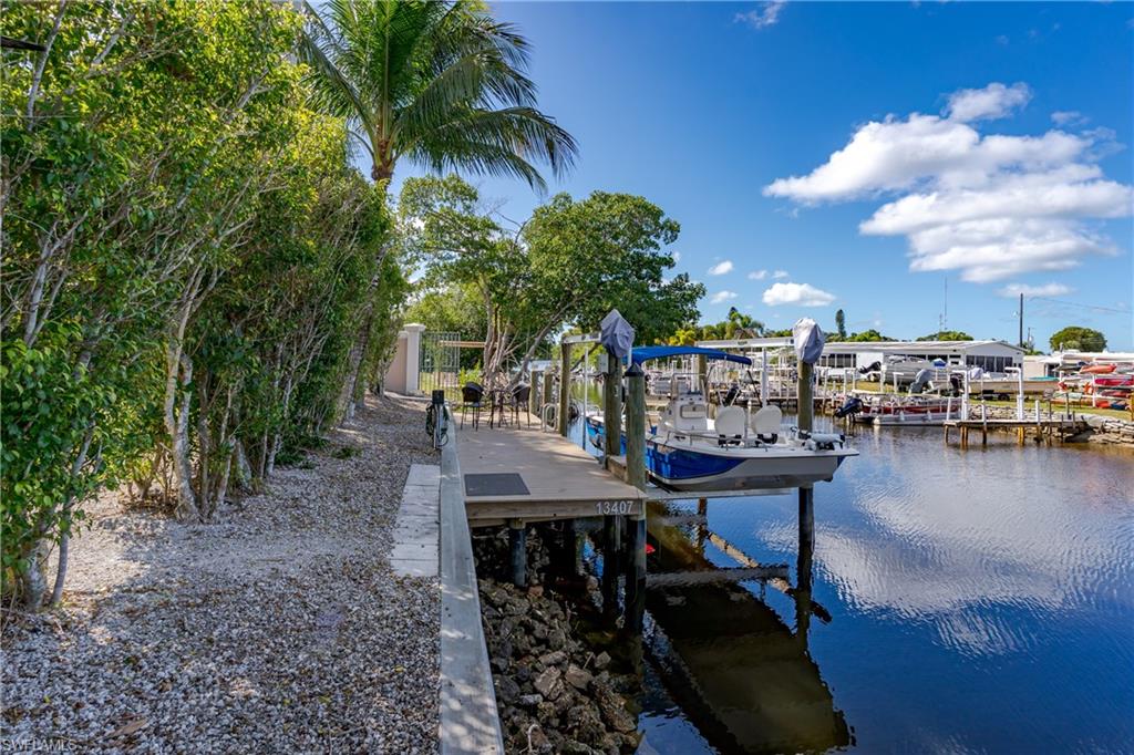 NAPLES MOTORCOACH RESORT - Land