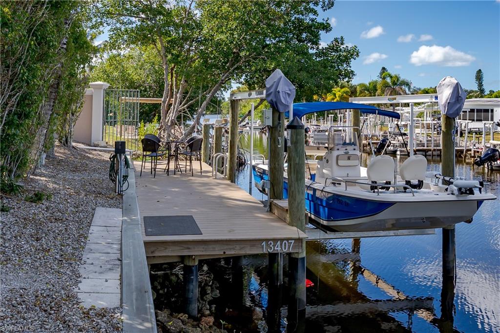 NAPLES MOTORCOACH RESORT - Land