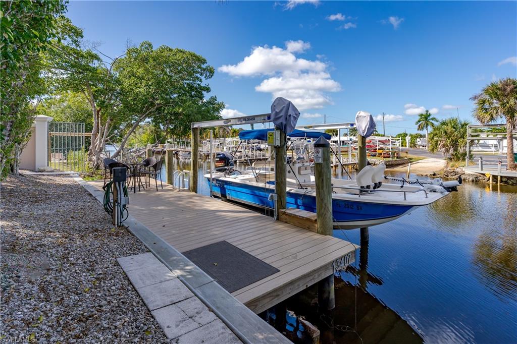 NAPLES MOTORCOACH RESORT - Land