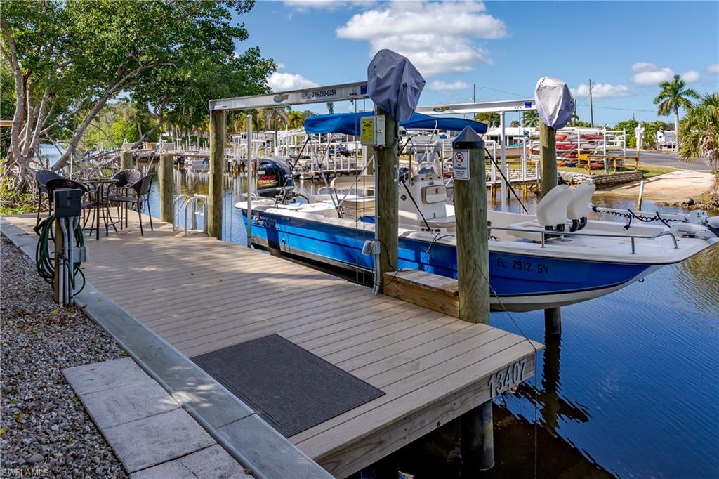 NAPLES MOTORCOACH RESORT - Land