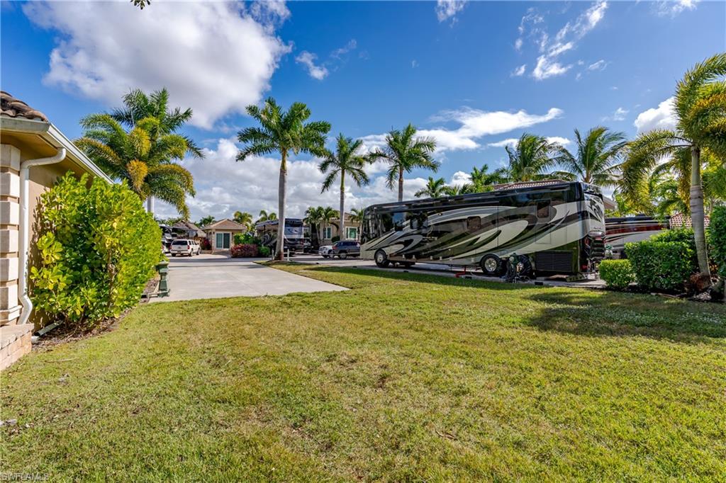 NAPLES MOTORCOACH RESORT - Land