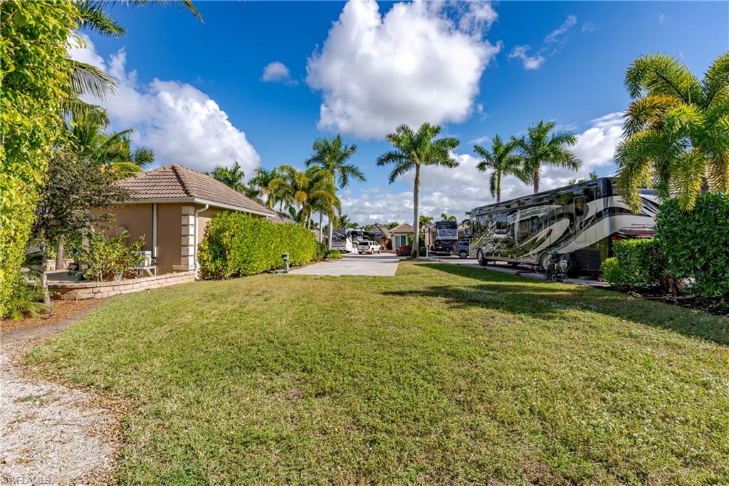 NAPLES MOTORCOACH RESORT - Land