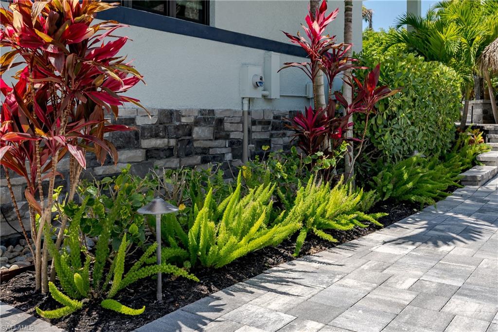 NAPLES MOTORCOACH RESORT - Land