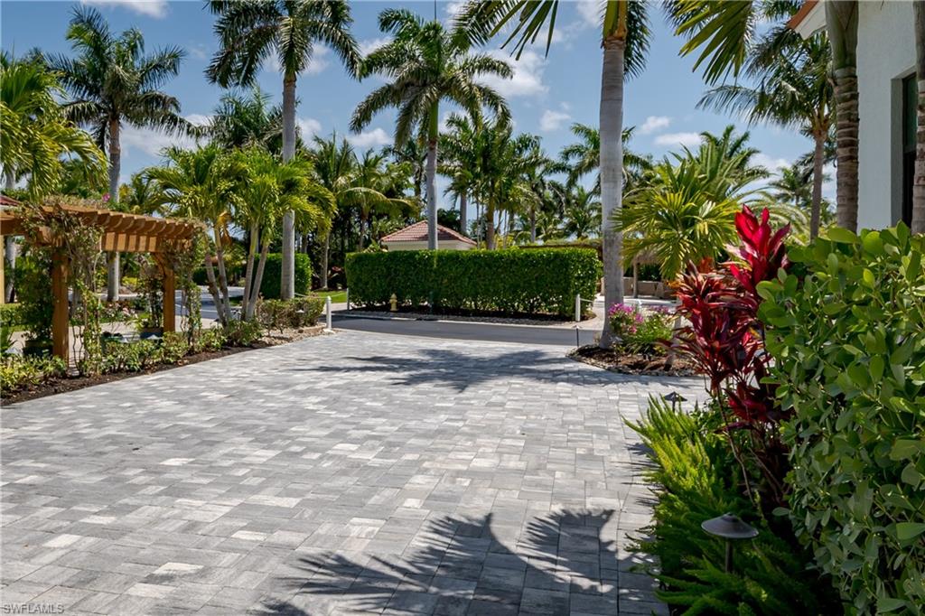 NAPLES MOTORCOACH RESORT - Land