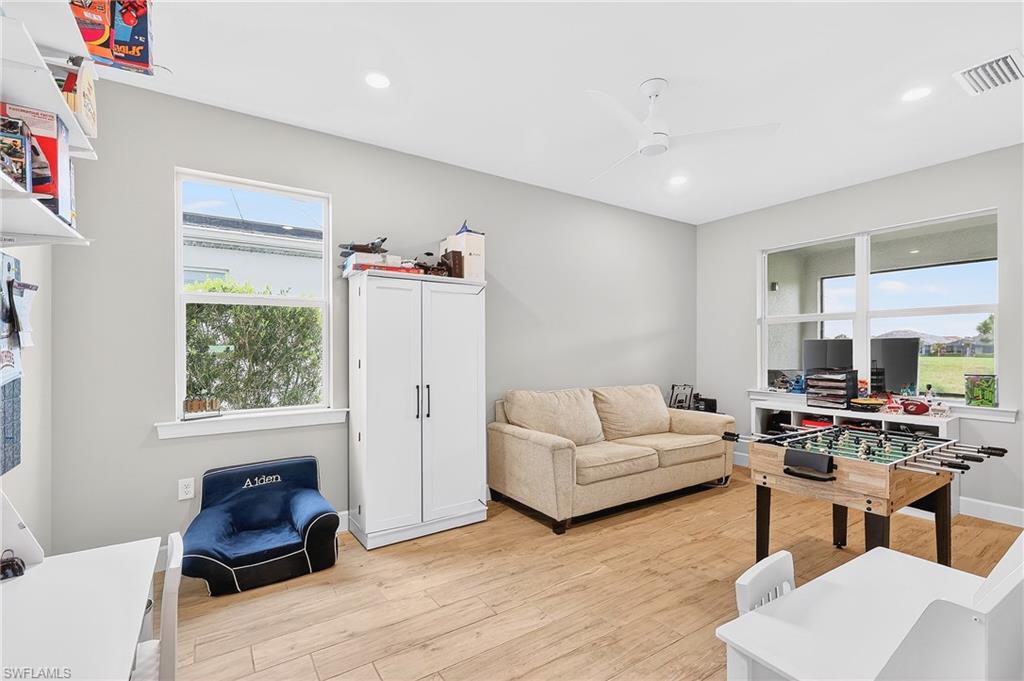 NORTHRIDGE - Residential