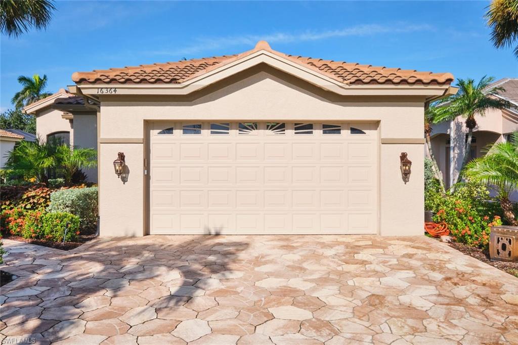 16364 Willowcrest WAY