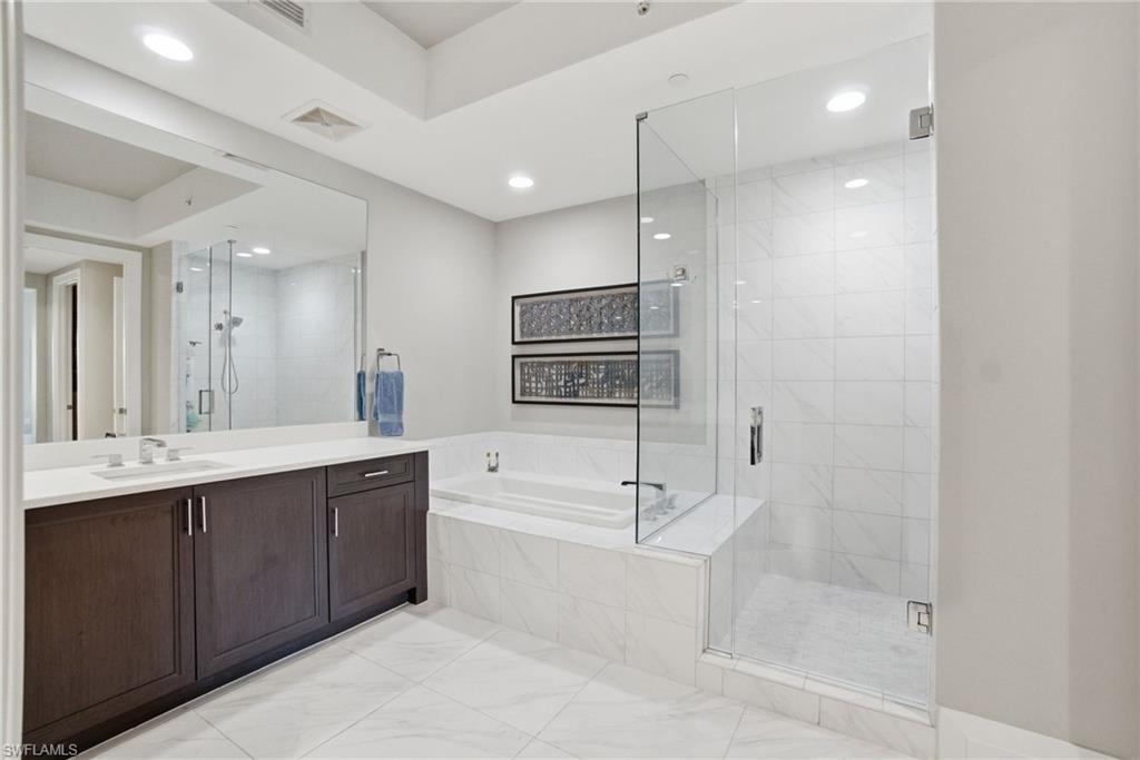 NAPLES SQUARE - Residential