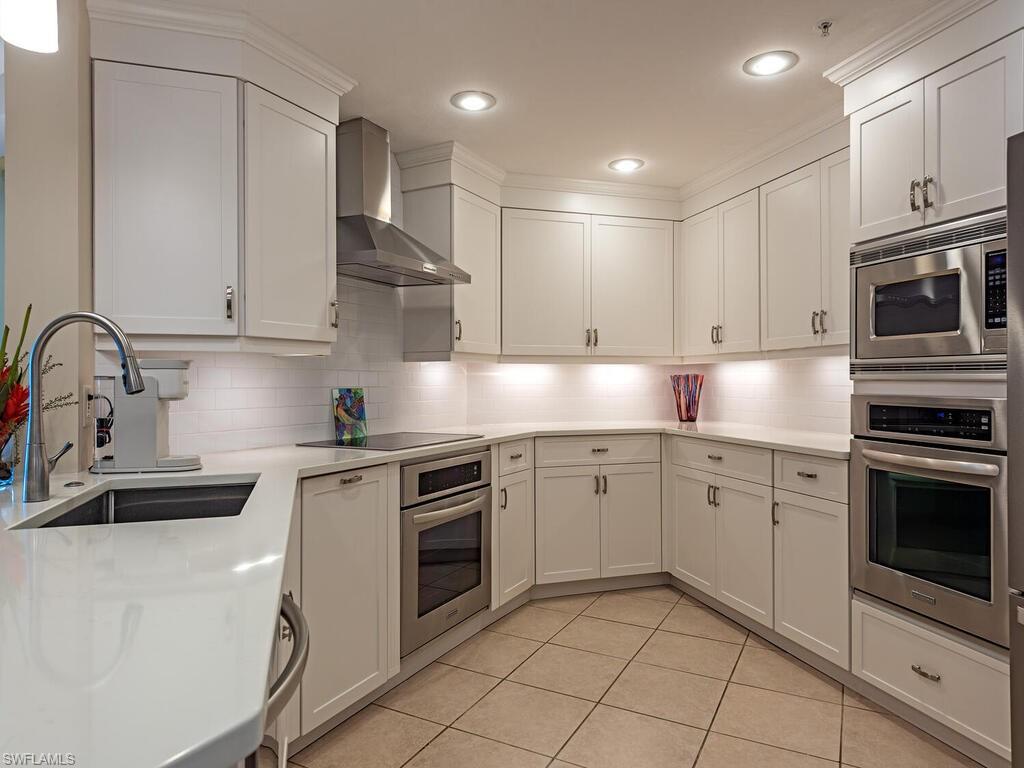 BAYPOINTE AT NAPLES CAY - Residential