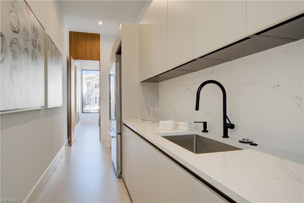 BAY COLONY SHORES - Residential