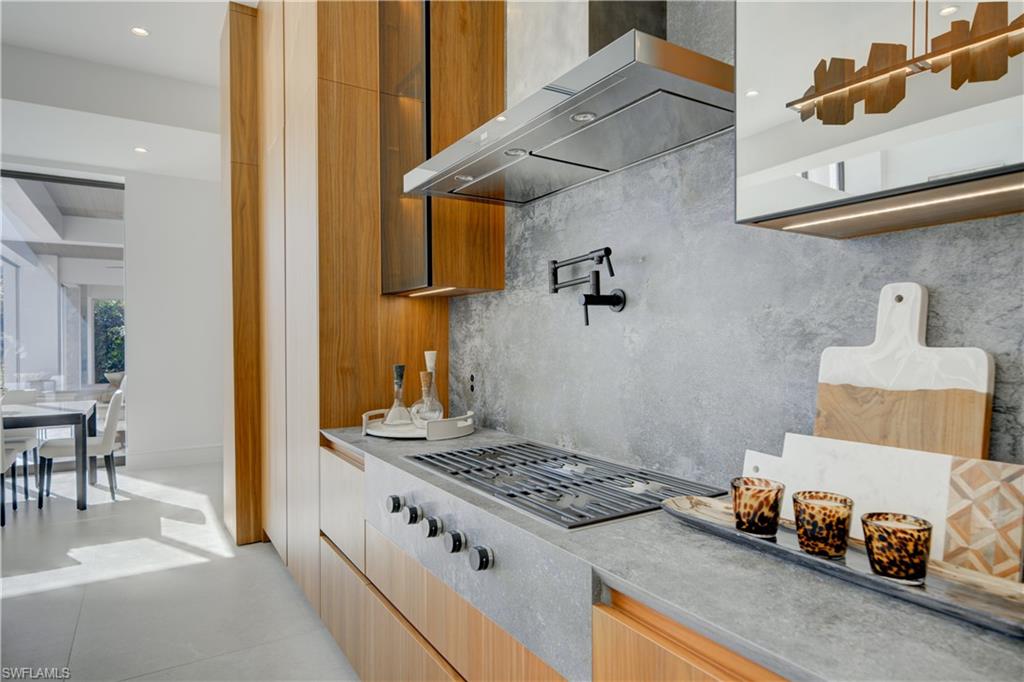 BAY COLONY SHORES - Residential