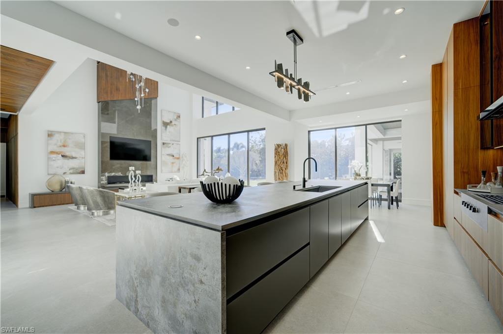 BAY COLONY SHORES - Residential