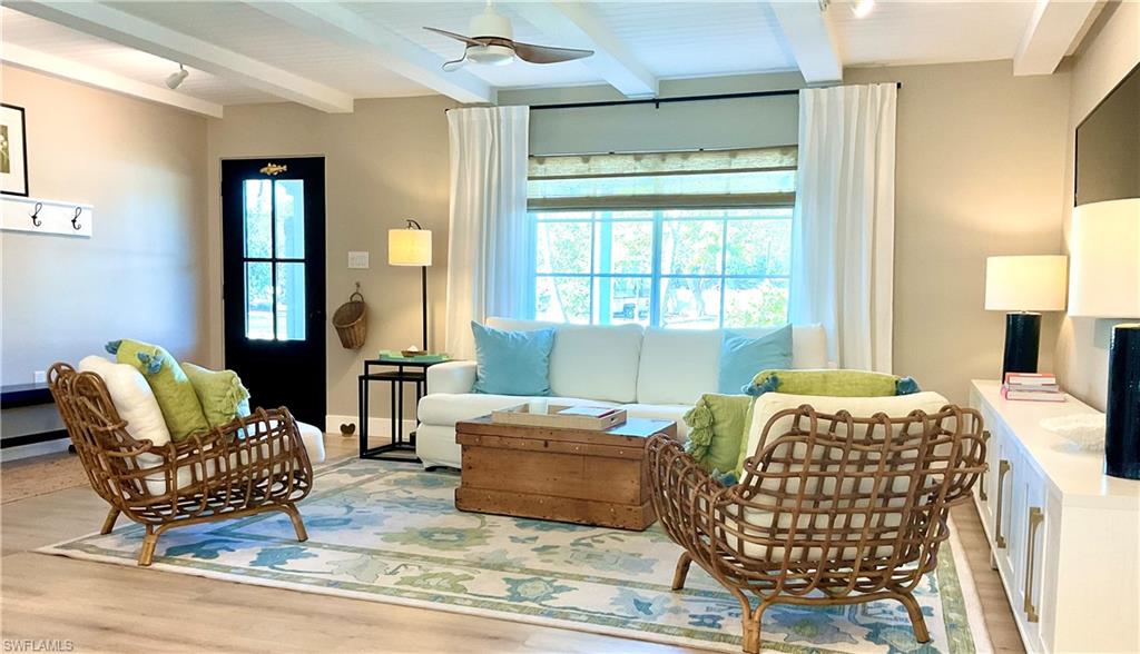 1086 N Town And River DR