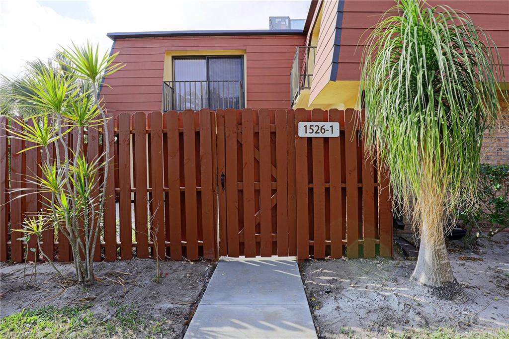 PARKWOODS TOWNHOUSE COMMUNITY - Residential Lease