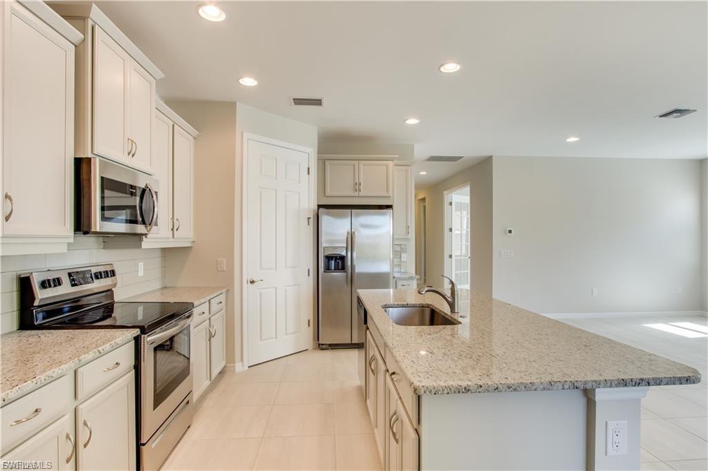 VENETIAN POINTE - Residential Lease