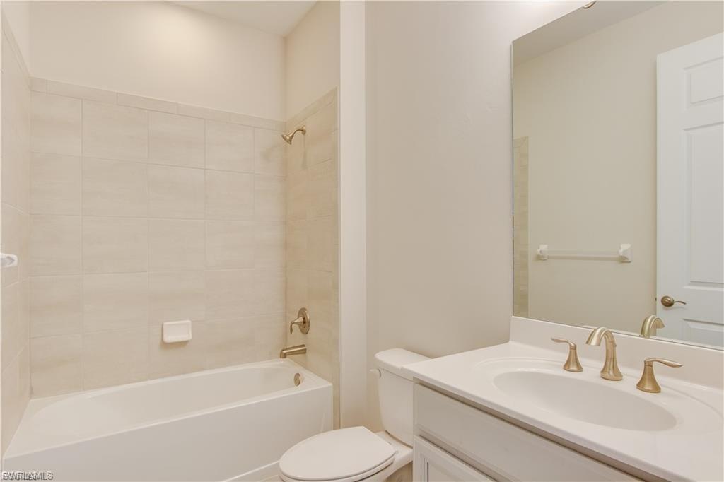 VENETIAN POINTE - Residential Lease