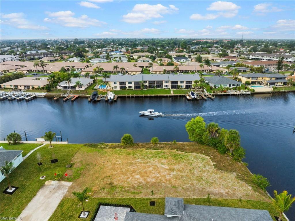 CAPE CORAL - Land