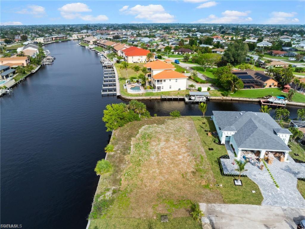 CAPE CORAL - Land
